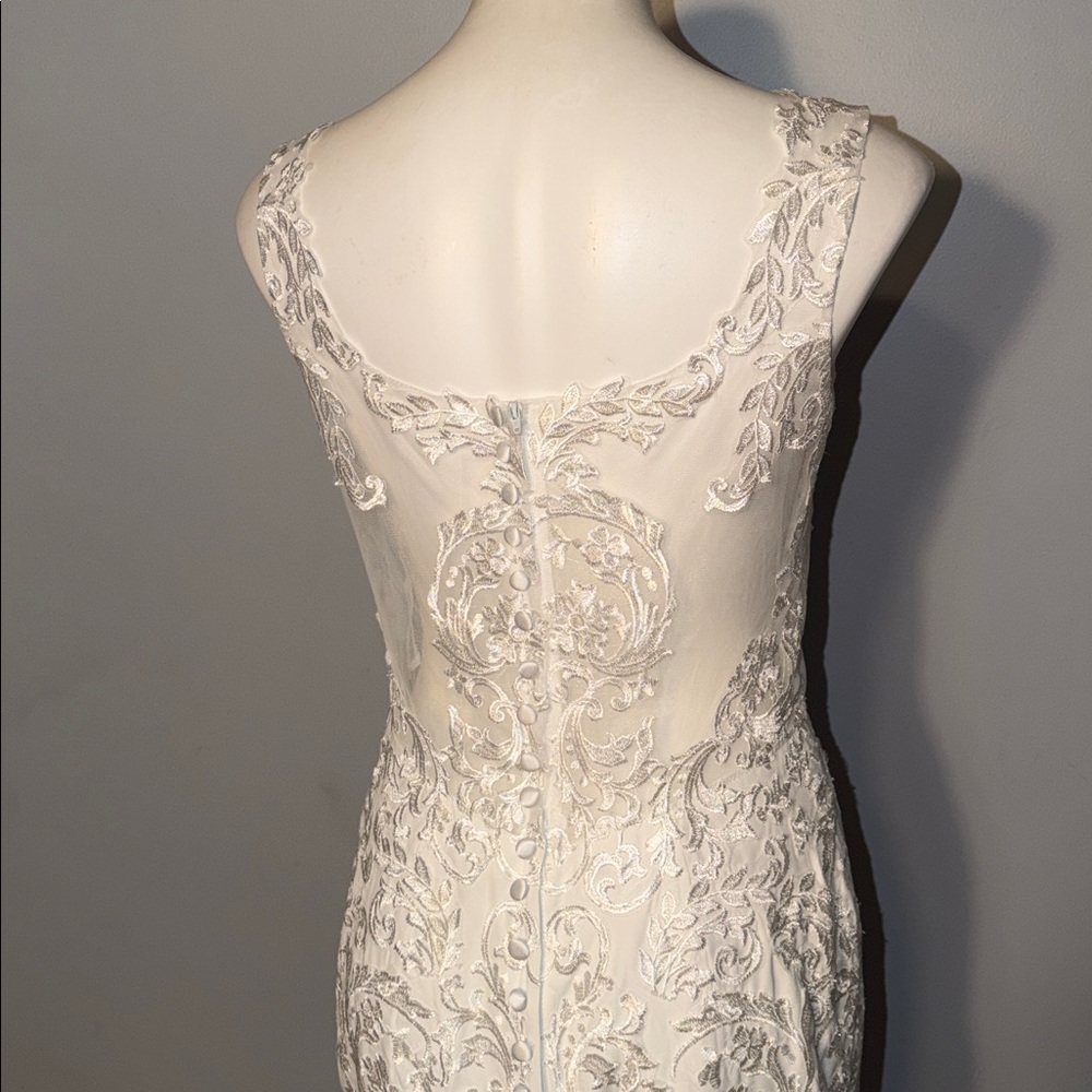 Ivory Lace Bridal Gown - Picture 14 of 16